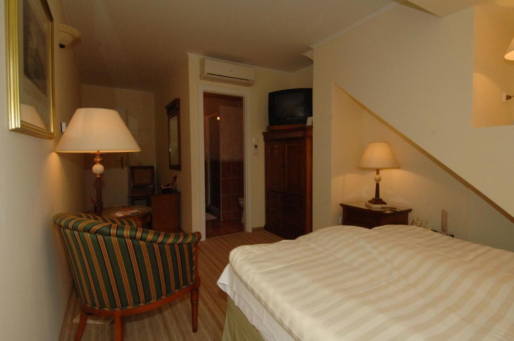 Hotel Romantik Eger Room photo